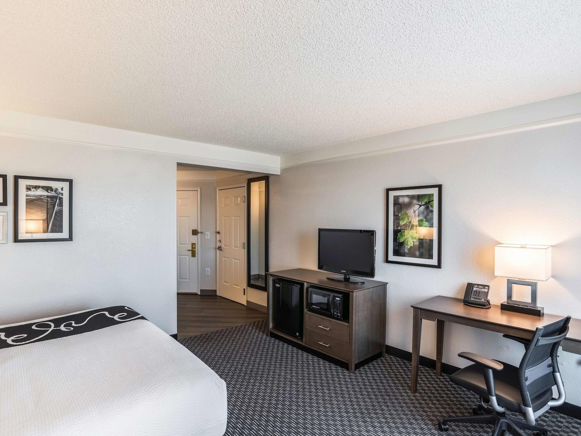 La Quinta By Wyndham Phoenix Chandler Exterior photo