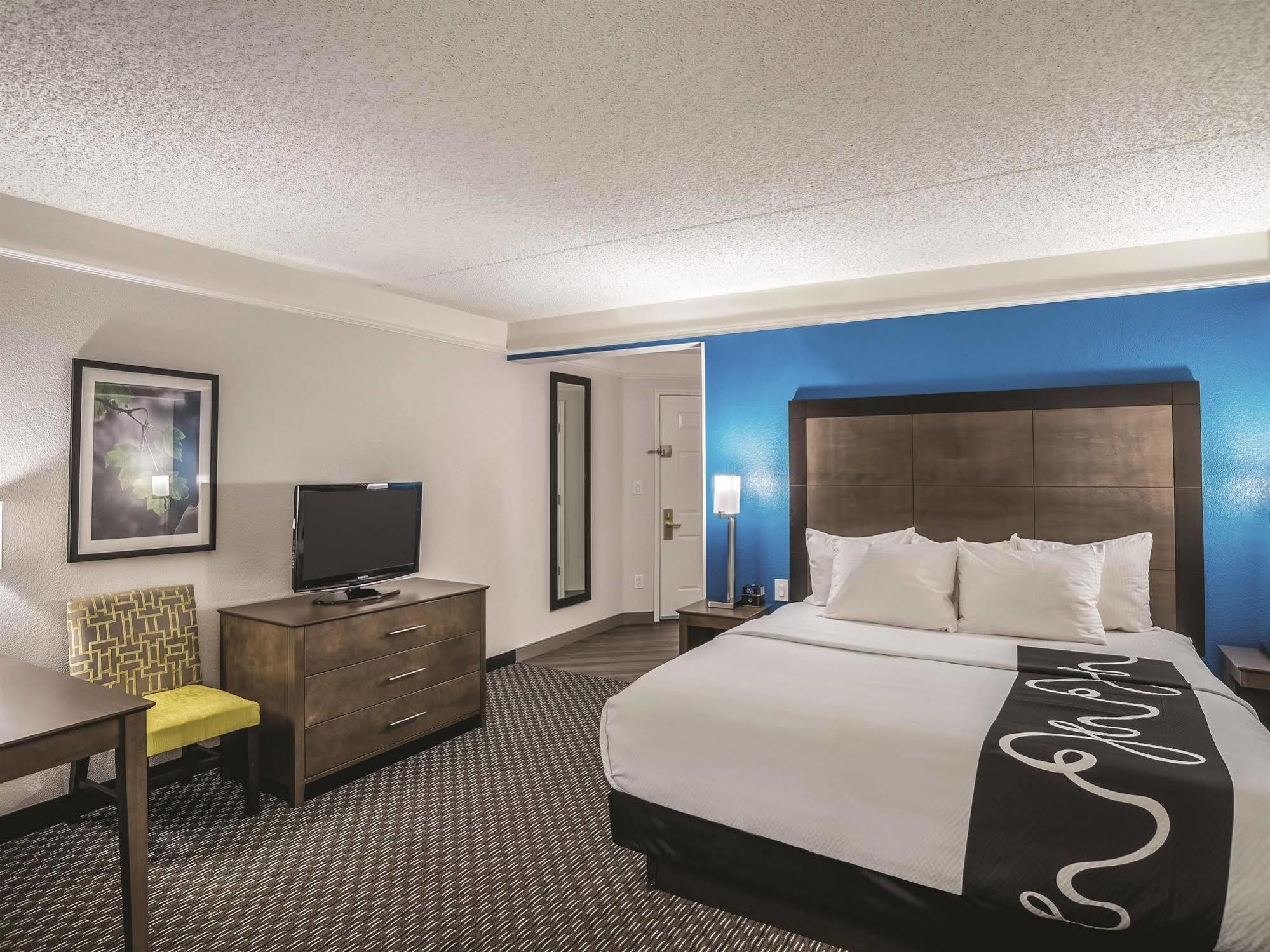 La Quinta By Wyndham Phoenix Chandler Exterior photo